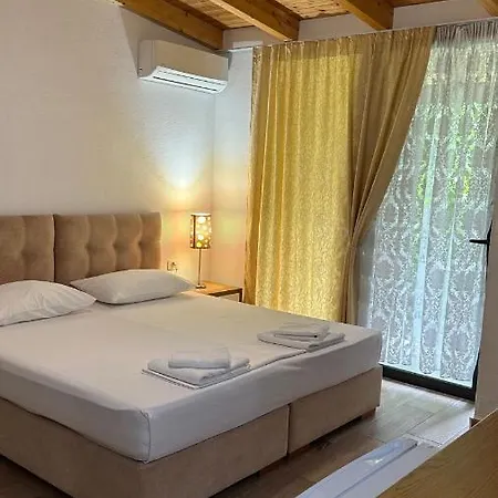 Laura Room's شقة